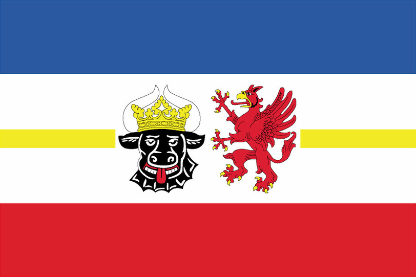 Landesflagge von Mecklenburg-Vorpommern mit Wappen